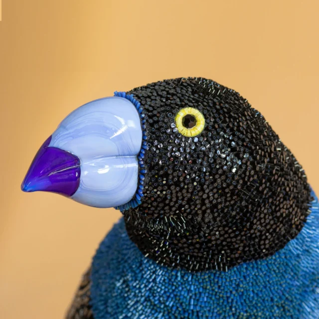 Black Bird, scultura in mosaico di Dusciana Bravura, 75x30x28 cm, 2014