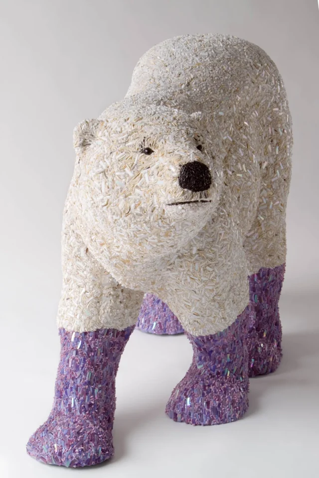 Orso Bianco, dettaglio del manto in mosaico di vetro opalescente, Dusciana Bravura