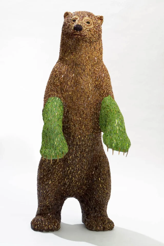 Orso Bruno, scultura in mosaico di vetro argentato e murrine, Dusciana Bravura