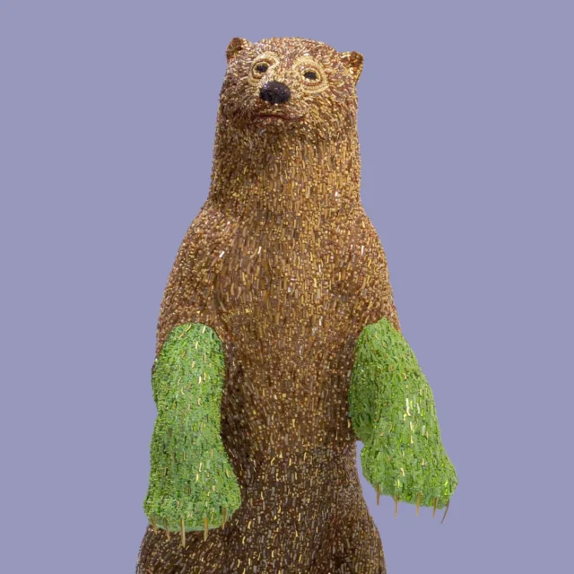 Orso Bruno, scultura in mosaico di Dusciana Bravura, 170x85x70 cm, 2005