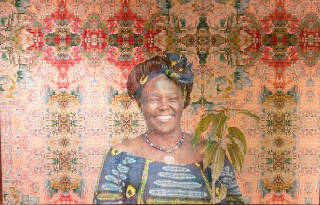 Ritratto di Wangari Muta Maathai, donna pioniera e ambientalista. Opera facente parte della mostra "L'intelligenza di Venere" di Dusciana Bravura.