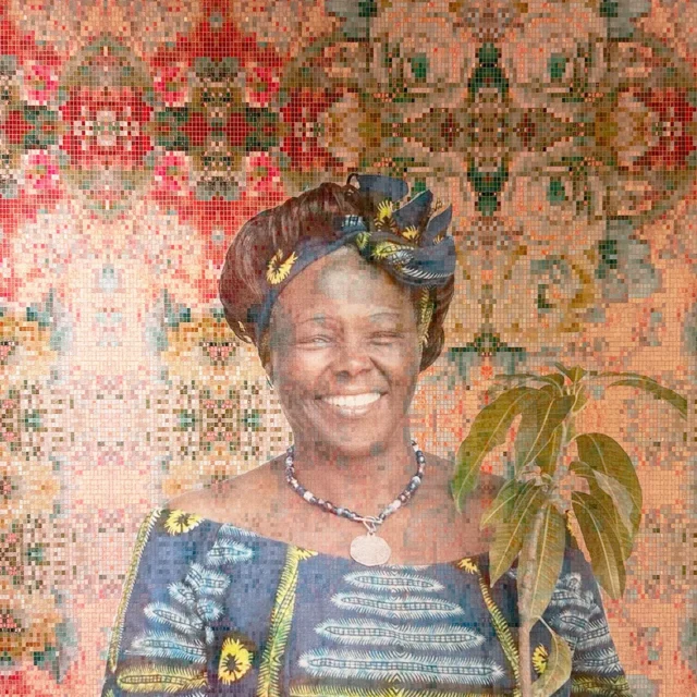 Ritratto di Wangari Muta Maathai, donna pioniera e ambientalista. Opera facente parte della mostra "L'intelligenza di Venere" di Dusciana Bravura.